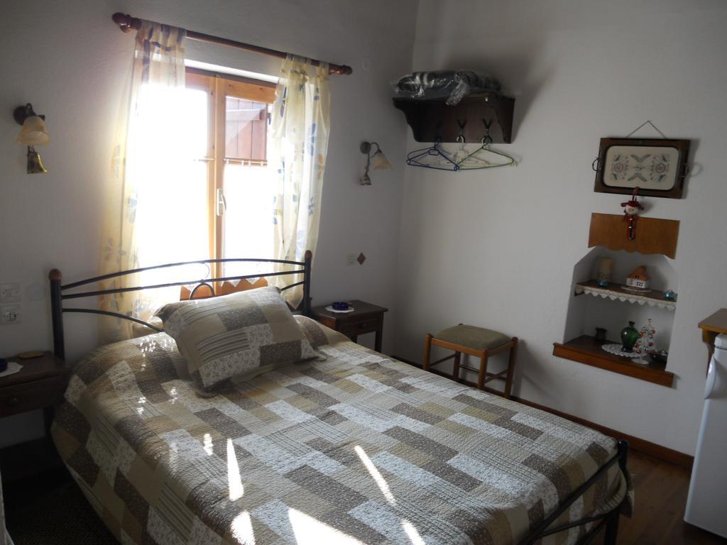 Sarafis Guesthouse Agios Lavrentios Exterior photo